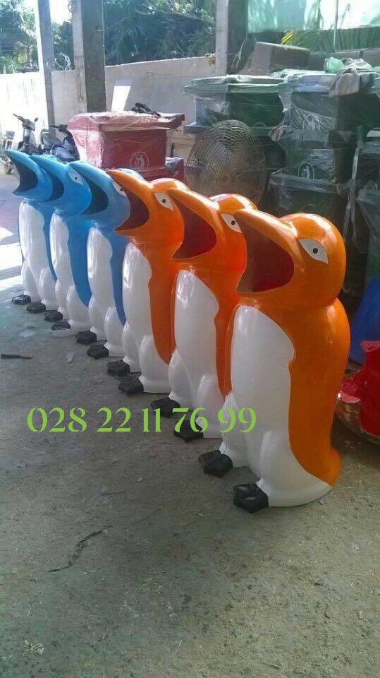 Thùng rác chim cánh cụt hãy cho tôi rác
