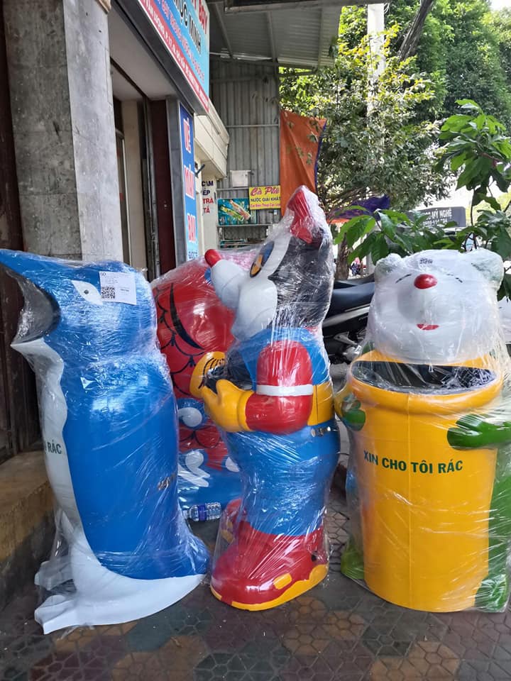 Thùng rác chim cánh cụt hãy cho tôi rác