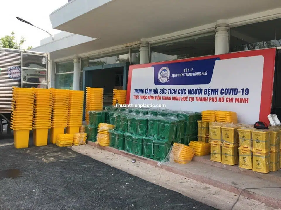 Thùng rác y tế 120 lít cty Thuận Thiên đồng hành cùng với bệnh viện mùa dịch