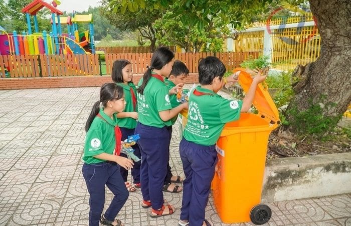 Mẫu thùng rác nhựa phổ biến trường học