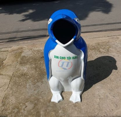 Thùng rác chim cánh cụt hãy cho tôi rác