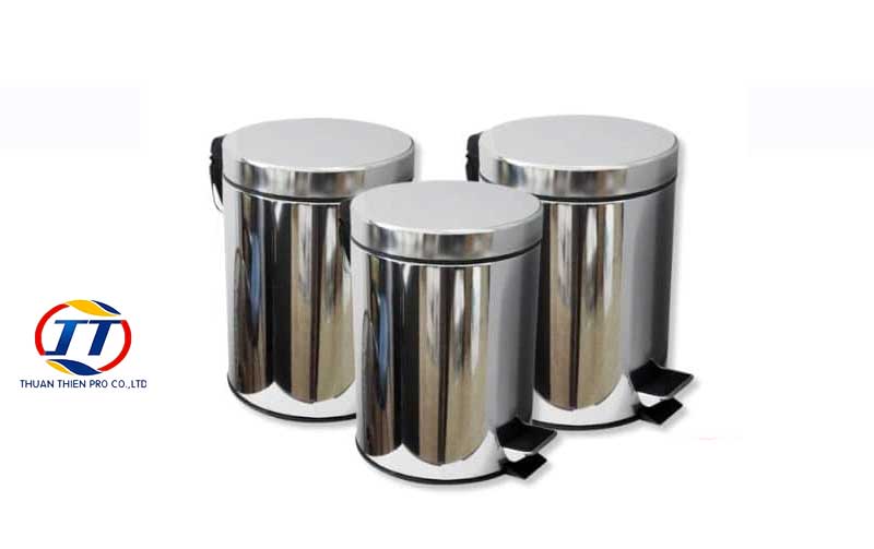 danh-gia-thung-rac-dap-chan-inox-8l